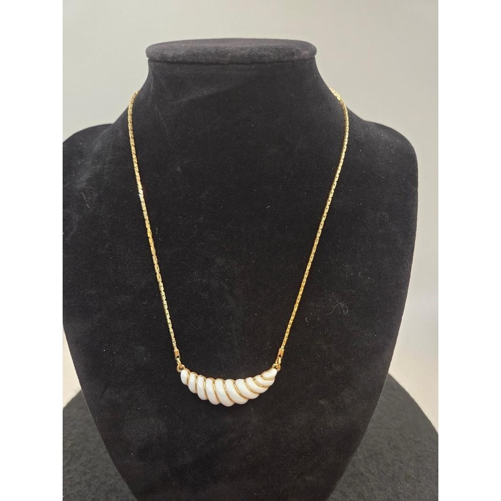 1981 Avon Gatsby Collection Gold Tone White Shell Swirl Drop Necklace 16"